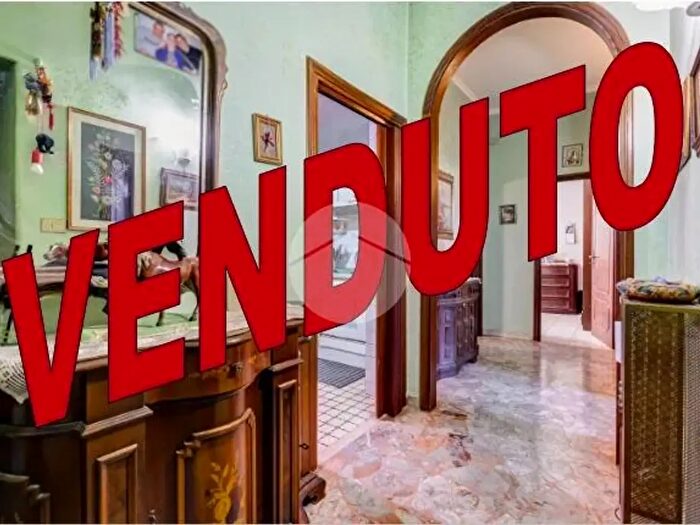Appartamento trilocale in vendita in Via Monti Lepini, Roma