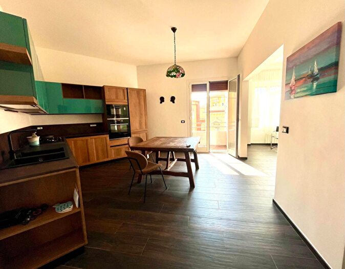 Appartamento con 6 locali in vendita in Via Mameli, Ventimiglia