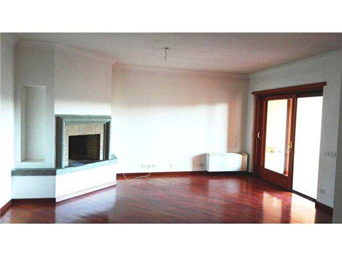 Appartamento trilocale in affitto in Via della Fotografia, Rinnovamento, Roma