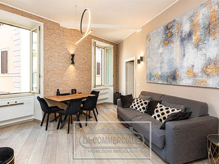 Appartamento bilocale in affitto in Vicolo Savelli, Piazza Navona, Roma