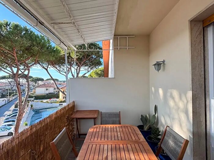 Appartamento con 6 locali in vendita in Montignoso