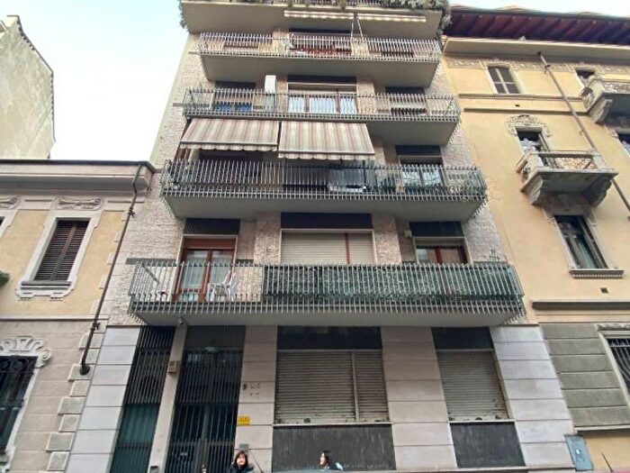 Appartamento trilocale in affitto in Via Michelangelo Buonarroti, San Salvario Dante, Torino