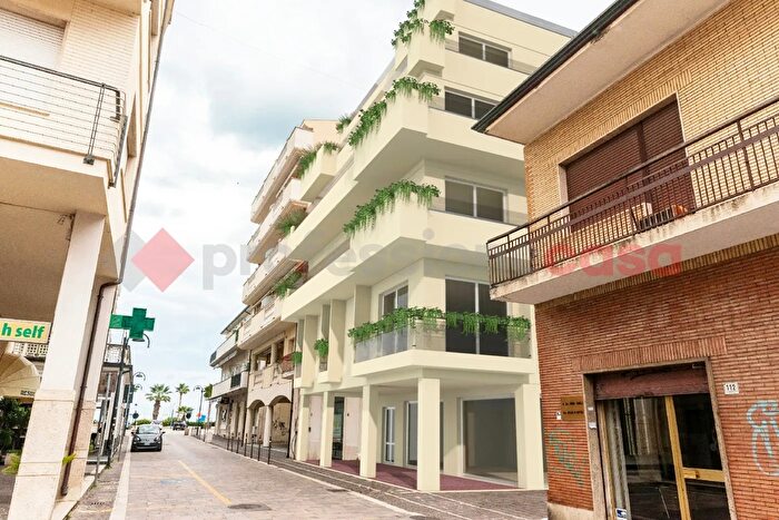 Appartamento trilocale in vendita in Via Giosuè Carducci, Tortoreto