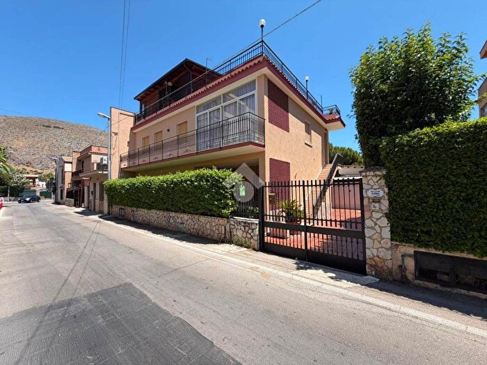 Appartamento trilocale in affitto in Via Pazienza, Mondello Valdesi, Palermo