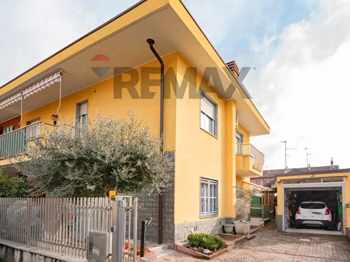 Casa con 5 locali in vendita in Vicolo Ariosto, Rho