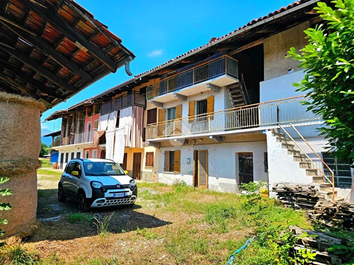 Casa con 5 locali in vendita in Via Villapet, Villanova Canavese