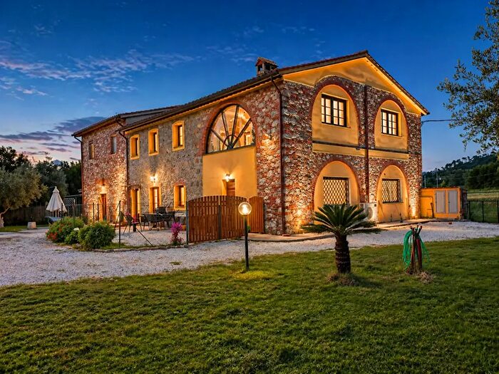 Casa con 10 locali in vendita in San Giuliano Terme