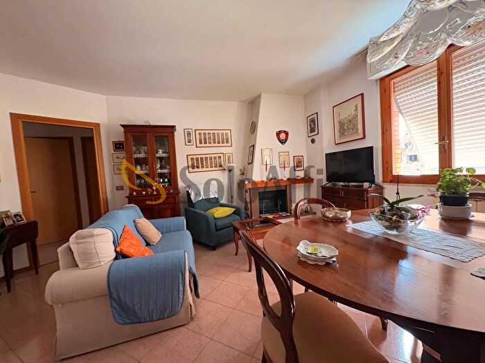 Appartamento con 5 locali in affitto in Via Conte dArras, Siena