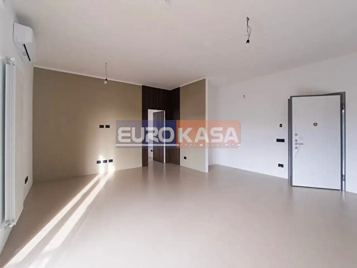 Appartamento trilocale in vendita in Via Martiri di Cefalonia, Bergamo