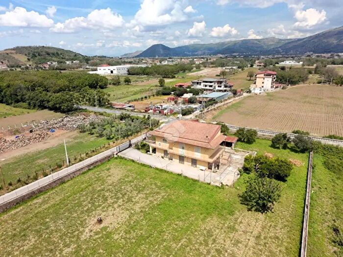 Casa con 8 locali in vendita in Via Masseria Ferrara, San Felice A Cancello
