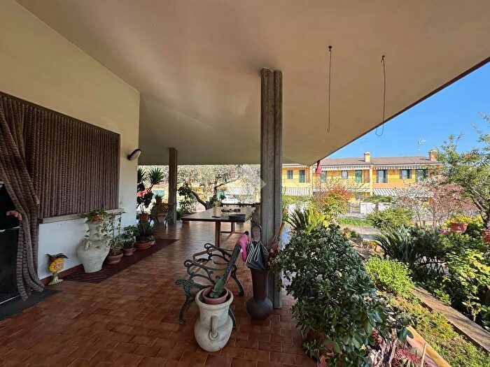 Casa con 6 locali in vendita in Via Tre Forni, Trevignano