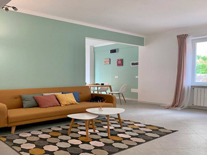 Appartamento quadrilocale in affitto in Via Pietro Paleocapa, Castelletto, Genova