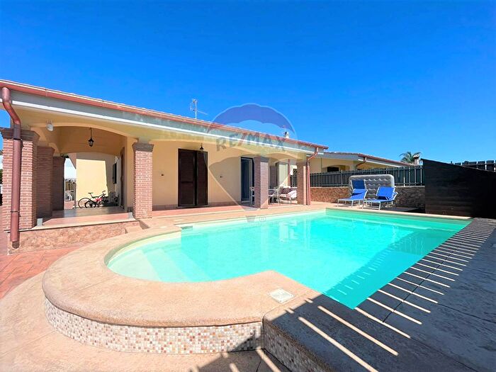 Casa con 6 locali in vendita in Anzio