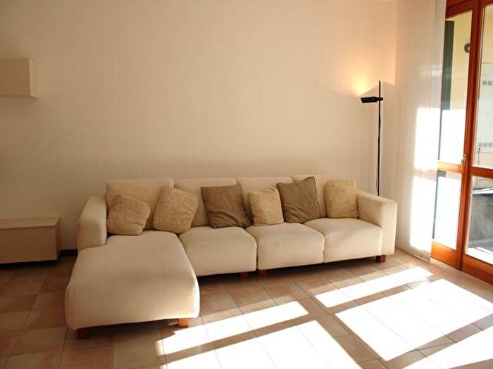 Appartamento trilocale in affitto in Via Cesare Battisti, Carugate