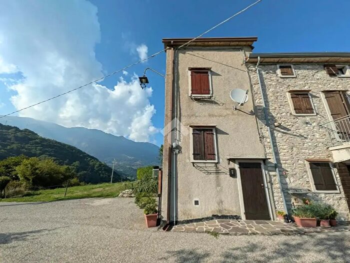 Casa bilocale in vendita in Fraine Alte, Ferrara Di Monte Baldo