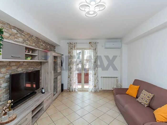 Appartamento quadrilocale in vendita in Via VII Retta Levante, Belpasso