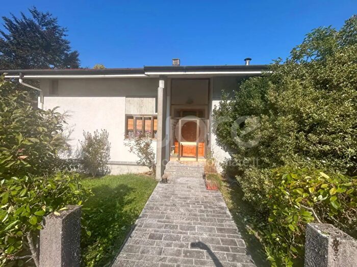 Casa con 10 locali in vendita in Via Carso, Tolmezzo