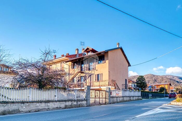 Casa con 7 locali in vendita in Via Sacra San Michele, Giaveno