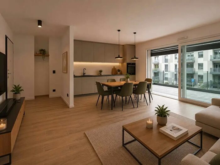 Appartamento trilocale in vendita in Via Carlo Linati, Appiano Gentile