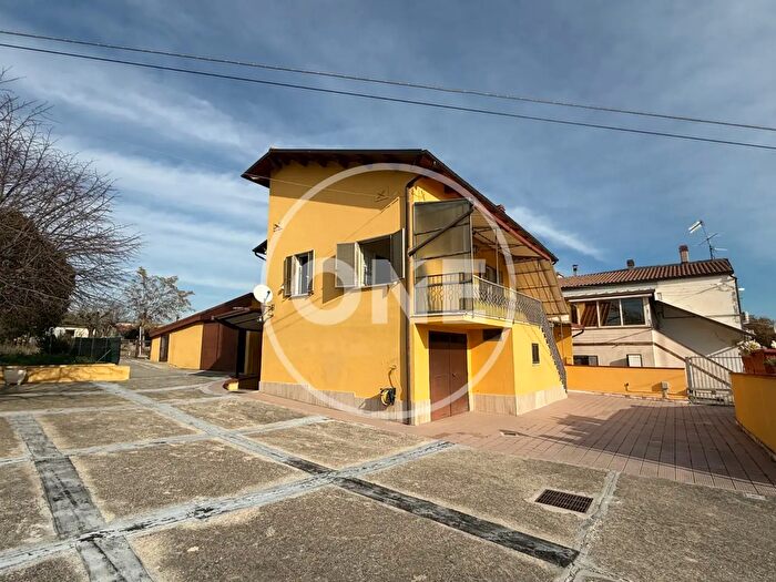 Casa con 8 locali in vendita in Contrada Vadalloni, Cugnoli