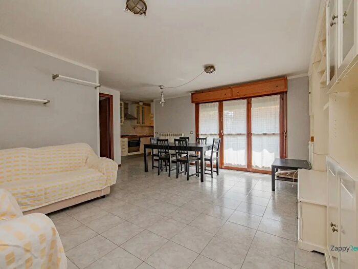 Appartamento trilocale in affitto in Via Giuseppe Ungaretti, Milano