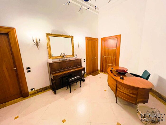 Appartamento trilocale in affitto in Via Francesco Crispi, Piazza Amedeo Parco Margherita, Napoli