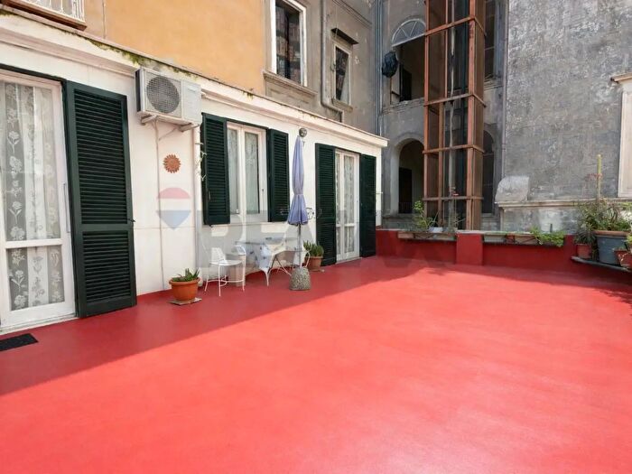 Appartamento con 5 locali in vendita in Vico Luperano, Napoli
