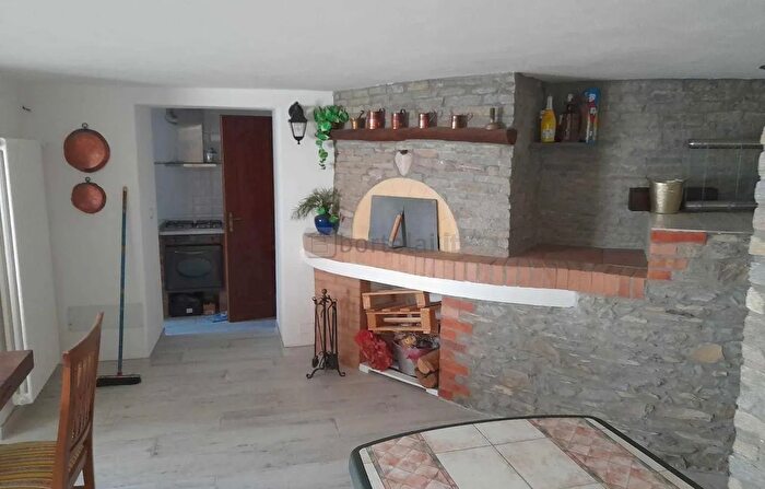 Casa con 8 locali in vendita in Via Adamello, Bargagli