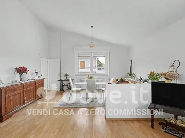 Appartamento con 6 locali in vendita in Via Piave, Varese
