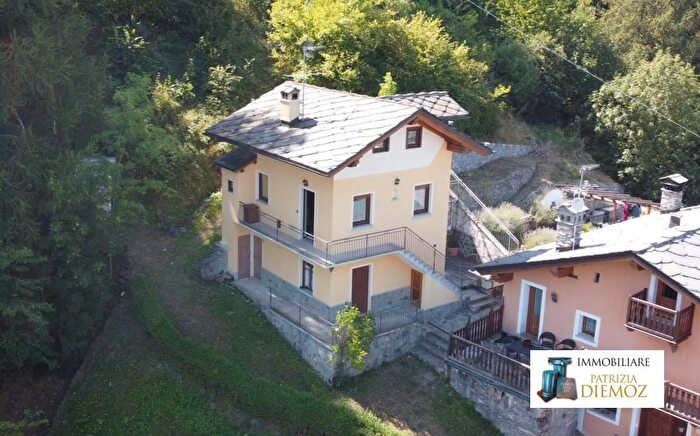 Casa quadrilocale in vendita in Loc Bondine, Charvensod