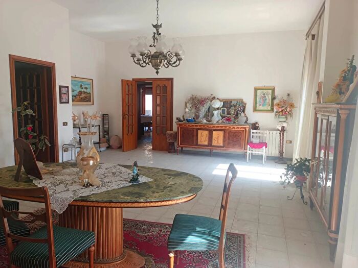 Appartamento con 10 locali in vendita in Mazara del Vallo, Mazara Del Vallo