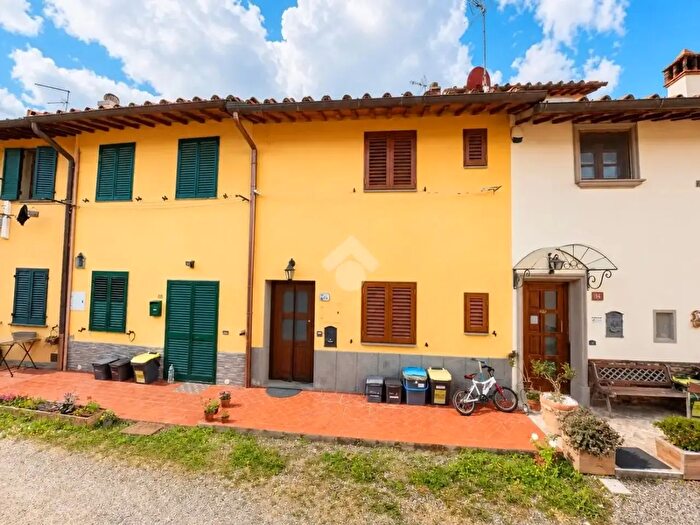 Casa bilocale in vendita in Via Torricella, Campi Bisenzio
