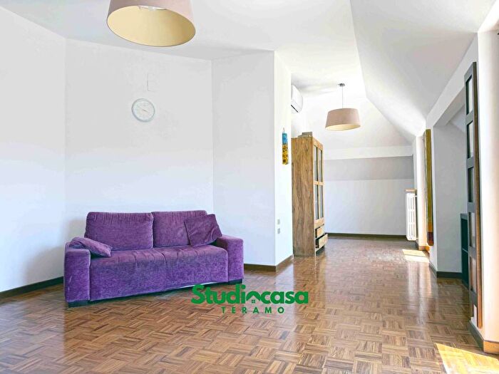 Appartamento trilocale in affitto in Via Alcide De Gasperi, Centro, Teramo