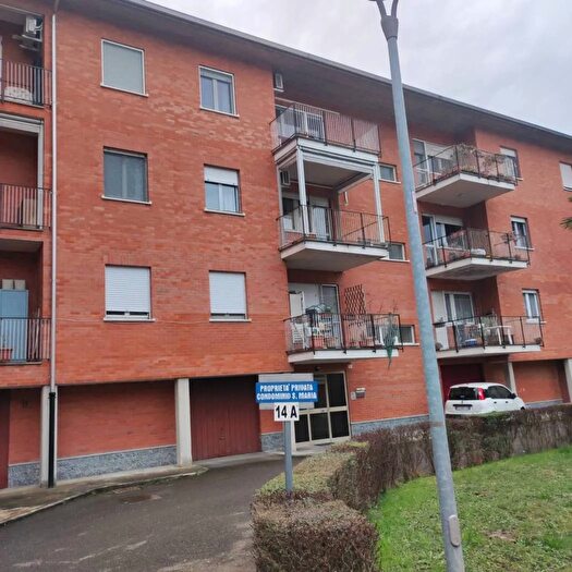 Appartamento con 5 locali in vendita in Viale Papa Giovanni XXIII Ivrea, Ivrea