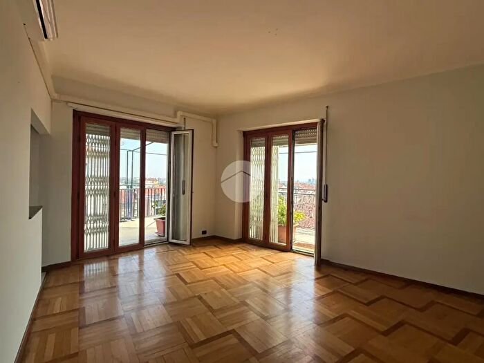 Appartamento trilocale in vendita in Corso Monte Grappa, Torino