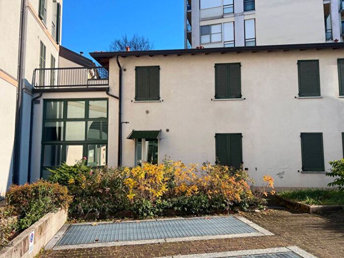 Appartamento trilocale in affitto in Via Bernardino Luini, Centro, Varese