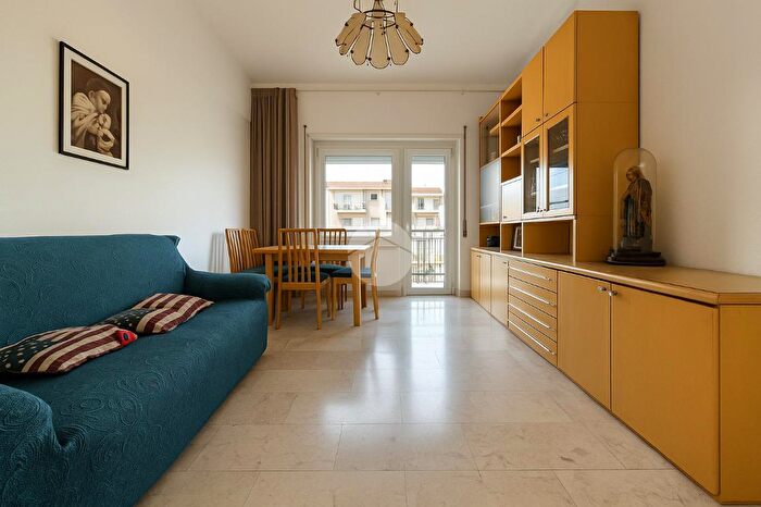 Appartamento trilocale in vendita in Via Val di Non, Roma