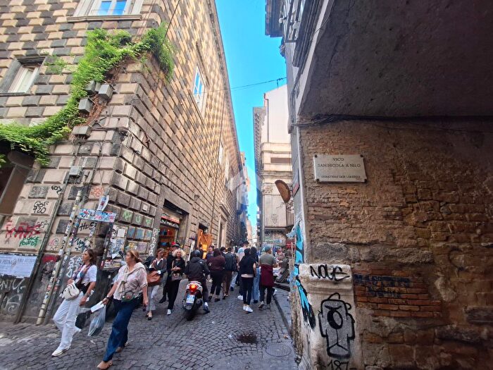 Appartamento trilocale in vendita in Via Giovanni Paladino, Napoli