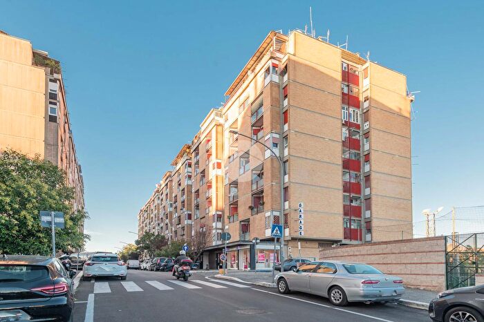 Appartamento bilocale in vendita in Via Eugenio Torelli Viollier, Roma