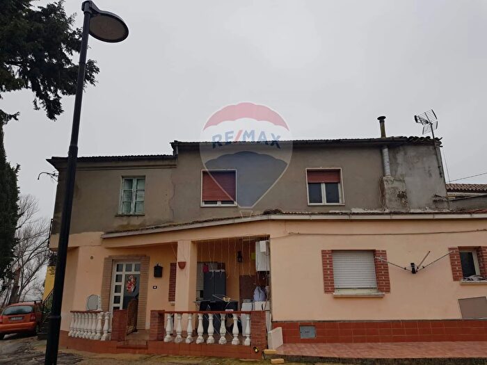 Casa con 10 locali in vendita in Collecorvino