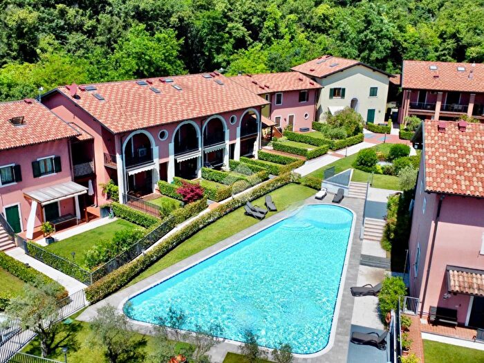 Appartamento quadrilocale in vendita in Via Ponte Tesina, Costermano