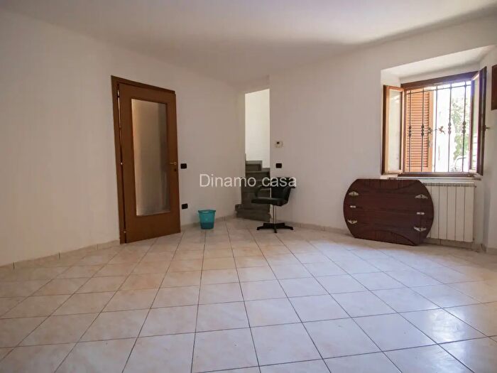 Casa trilocale in vendita in Prato