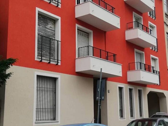 Appartamento trilocale in affitto in Via Andrea Maffei, Montenero, Milano