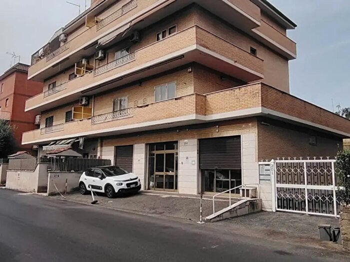 Appartamento trilocale in affitto in Via della Palmarola, Roma