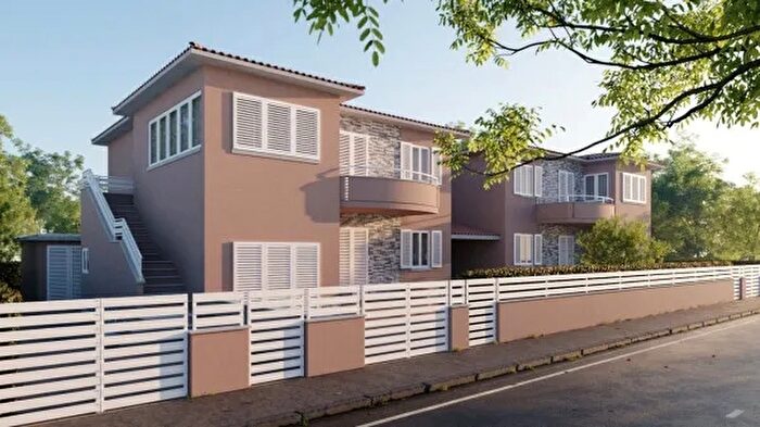 Appartamento con 6 locali in vendita in Via Monte San Daniele, Cecina