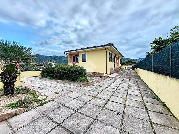 Appartamento trilocale in vendita in Via Anglona, Viddalba