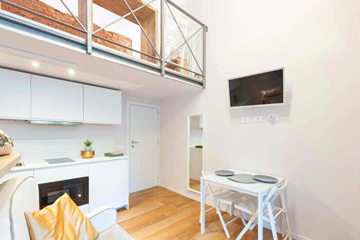 Appartamento monolocale in affitto in Via Rovereto, Milano