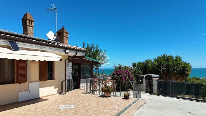 Casa con 5 locali in vendita in Via S Francesco dAssisi, Porto San Giorgio