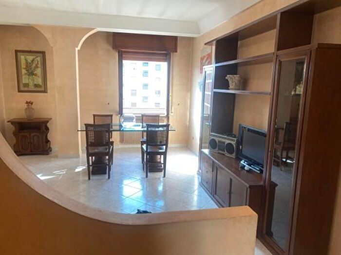 Appartamento trilocale in vendita in Via Luciano Scarabelli, Piacenza