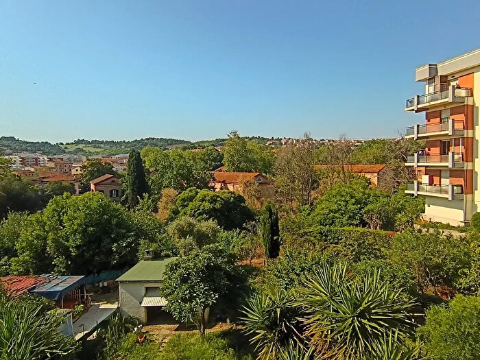 Appartamento trilocale in vendita in Via Ascoli Piceno, Ancona
